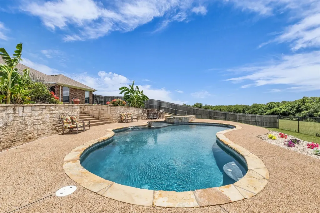 140 Vista Grande Loop Lorena TX 76655