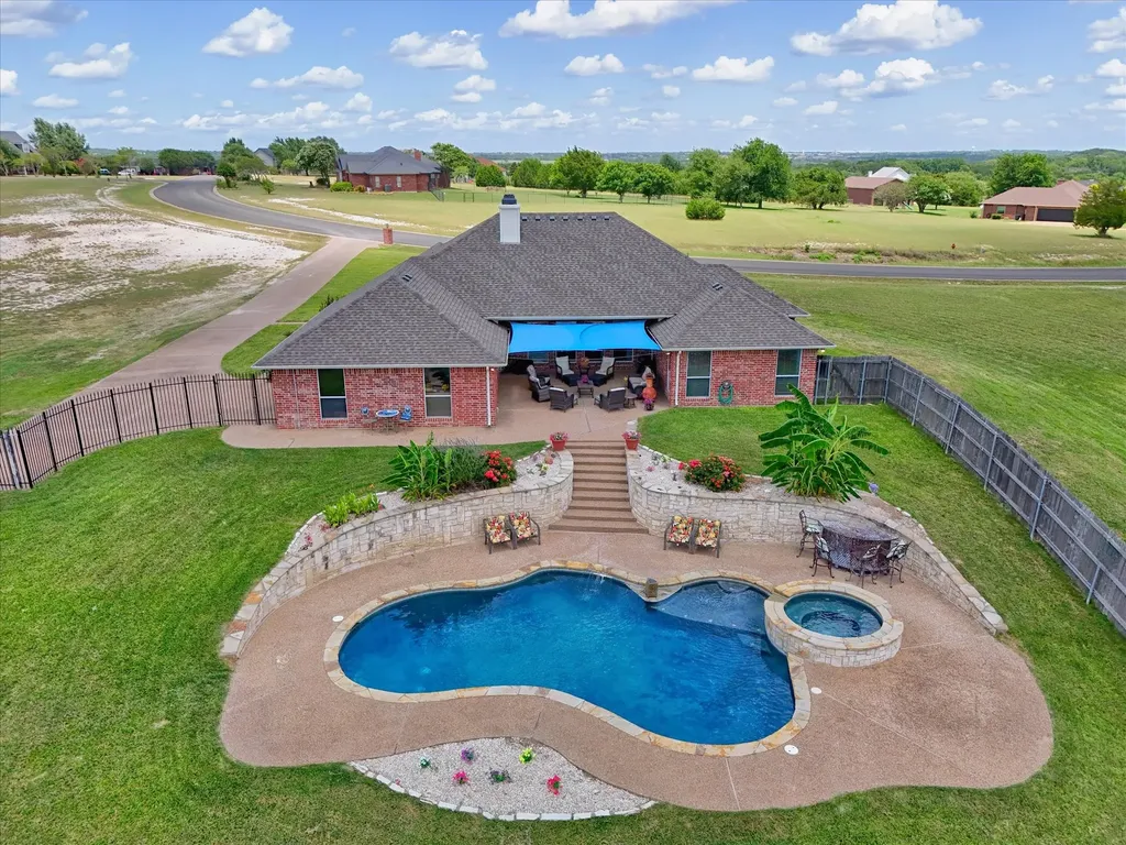 140 Vista Grande Loop Lorena TX 76655