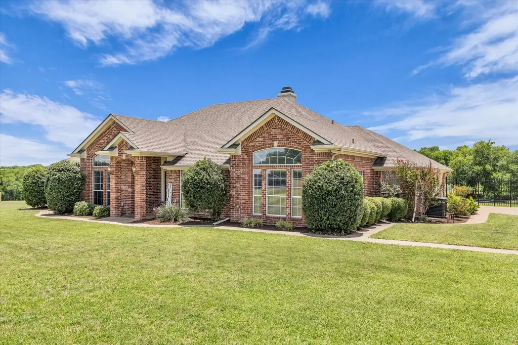 140 Vista Grande Loop Lorena TX 76655