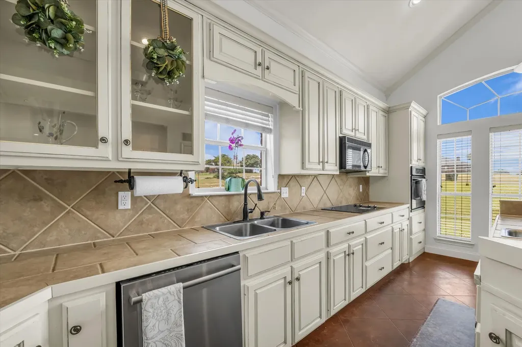 140 Vista Grande Loop Lorena TX 76655