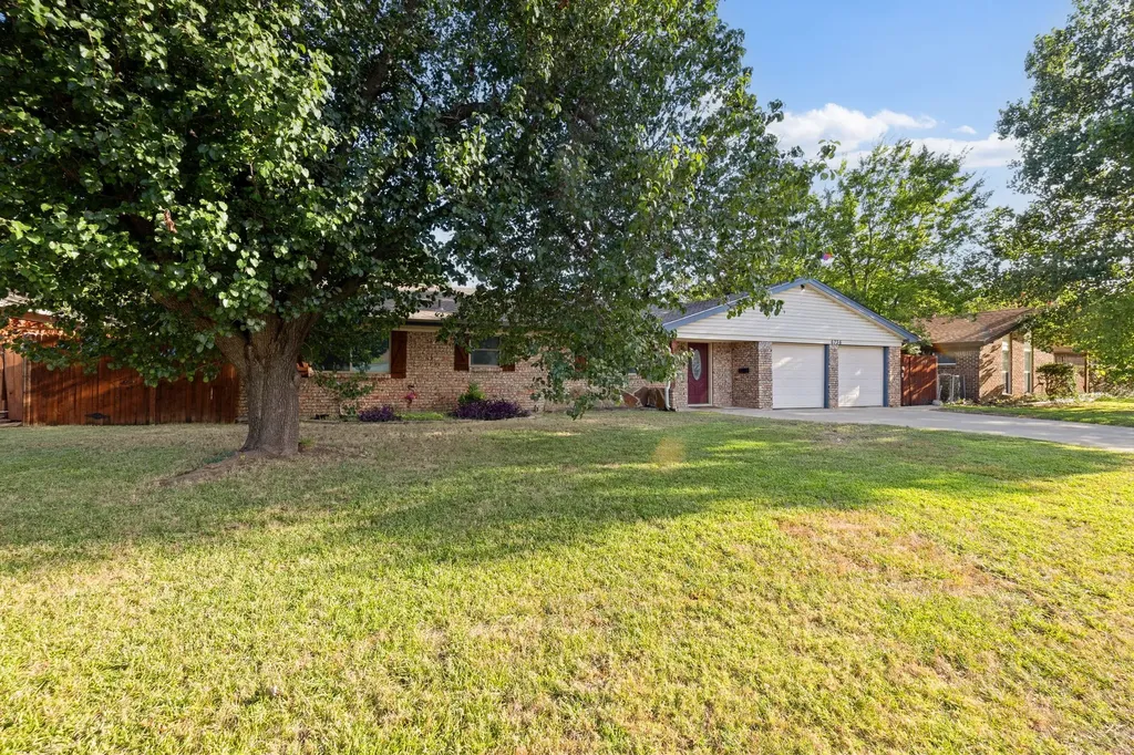 6736 Corona Drive North Richland Hills TX 76180