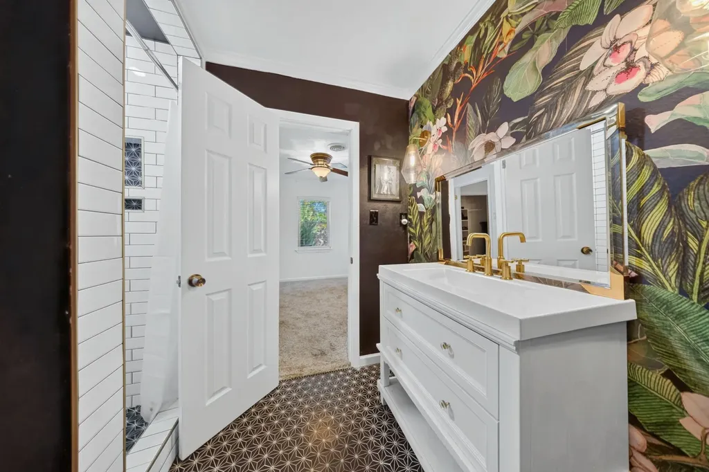 6736 Corona Drive North Richland Hills TX 76180