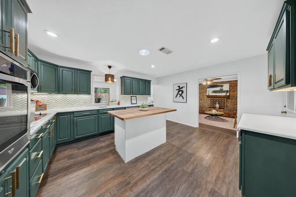 6736 Corona Drive North Richland Hills TX 76180