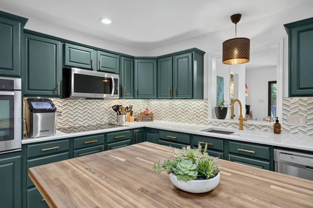 6736 Corona Drive North Richland Hills TX 76180