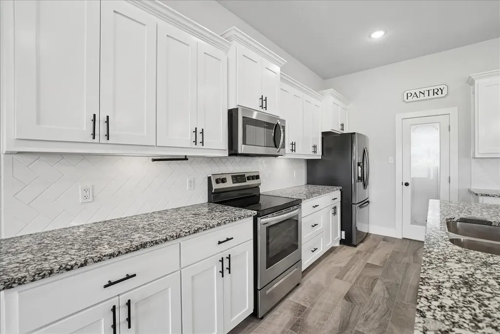 1005 Paradise Parkway Poolville TX 76487