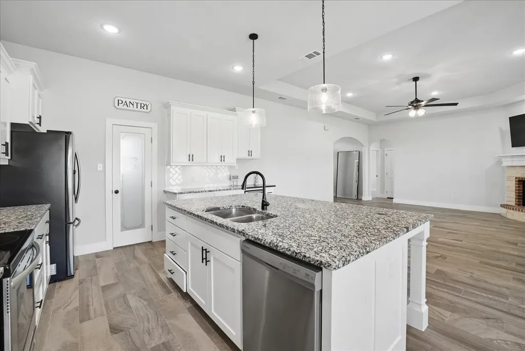 1005 Paradise Parkway Poolville TX 76487