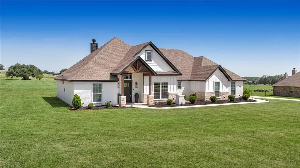 1005 Paradise Parkway Poolville TX 76487
