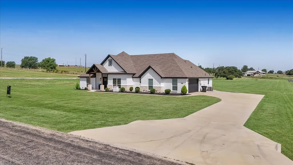 1005 Paradise Parkway Poolville TX 76487