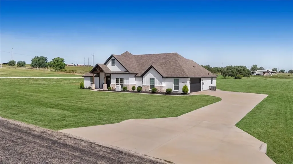 1005 Paradise Parkway Poolville TX 76487