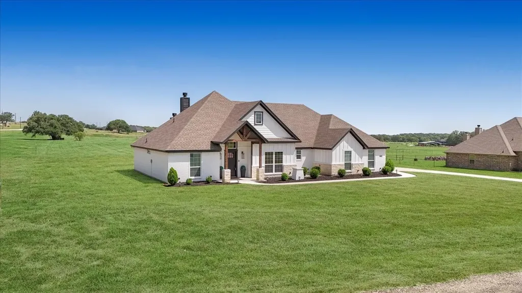 1005 Paradise Parkway Poolville TX 76487