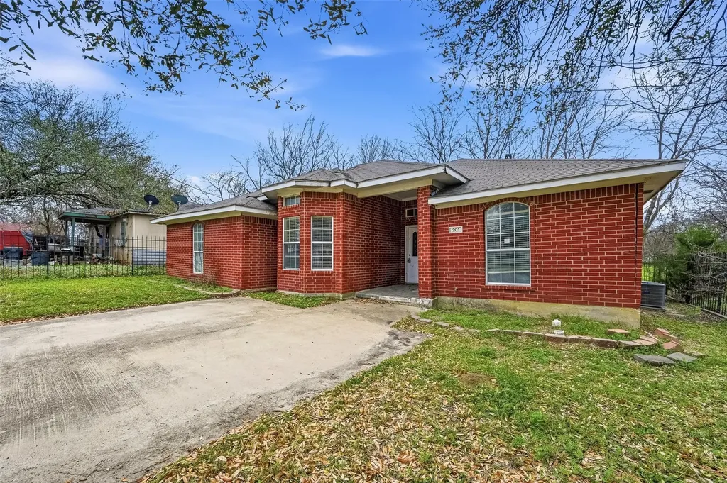201 West Lane West Tawakoni TX 75474