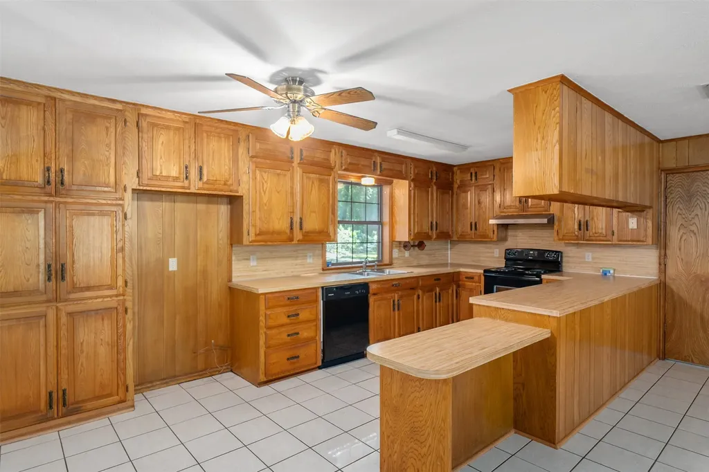 741 Vz County Road 4134 Canton TX 75103