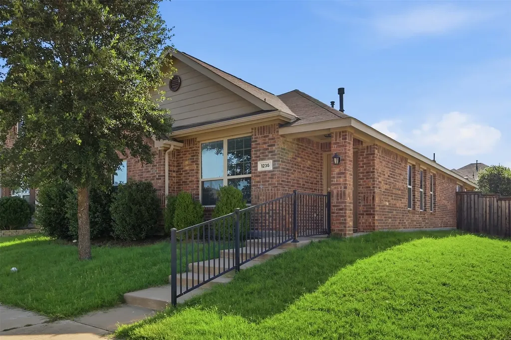 1235 Acmite Avenue Cross Roads TX 76227