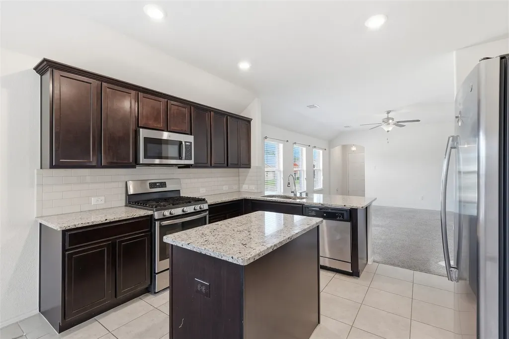 1235 Acmite Avenue Cross Roads TX 76227