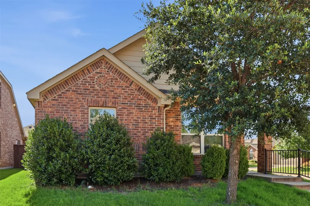 1235 Acmite Avenue Cross Roads TX 76227