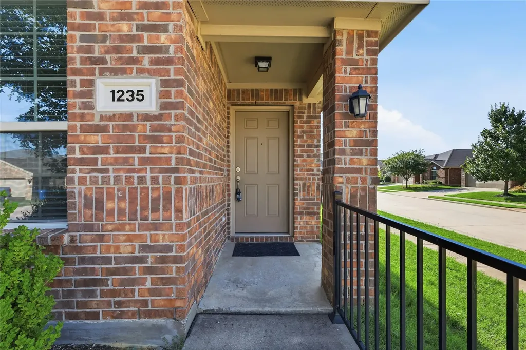 1235 Acmite Avenue Cross Roads TX 76227