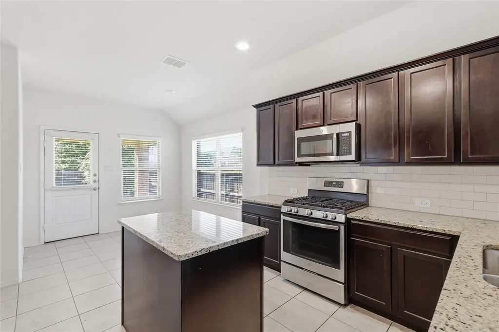 1235 Acmite Avenue Cross Roads TX 76227