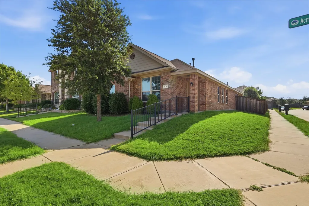 1235 Acmite Avenue Cross Roads TX 76227