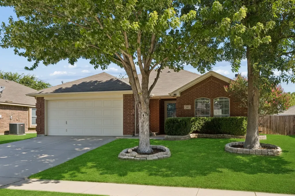616 Steerman Court Saginaw TX 76179