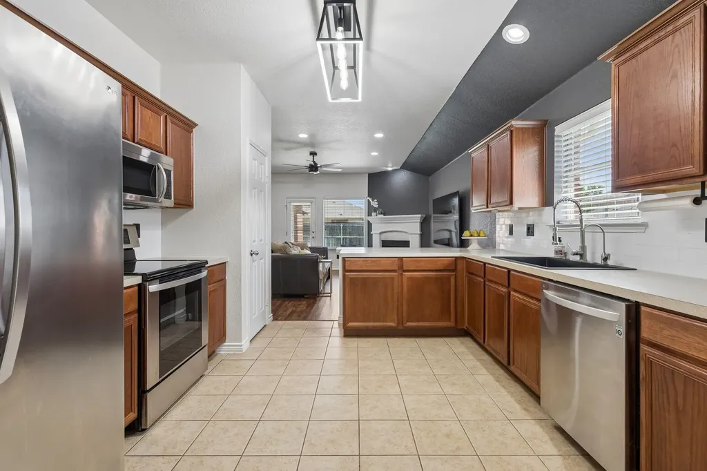 616 Steerman Court Saginaw TX 76179