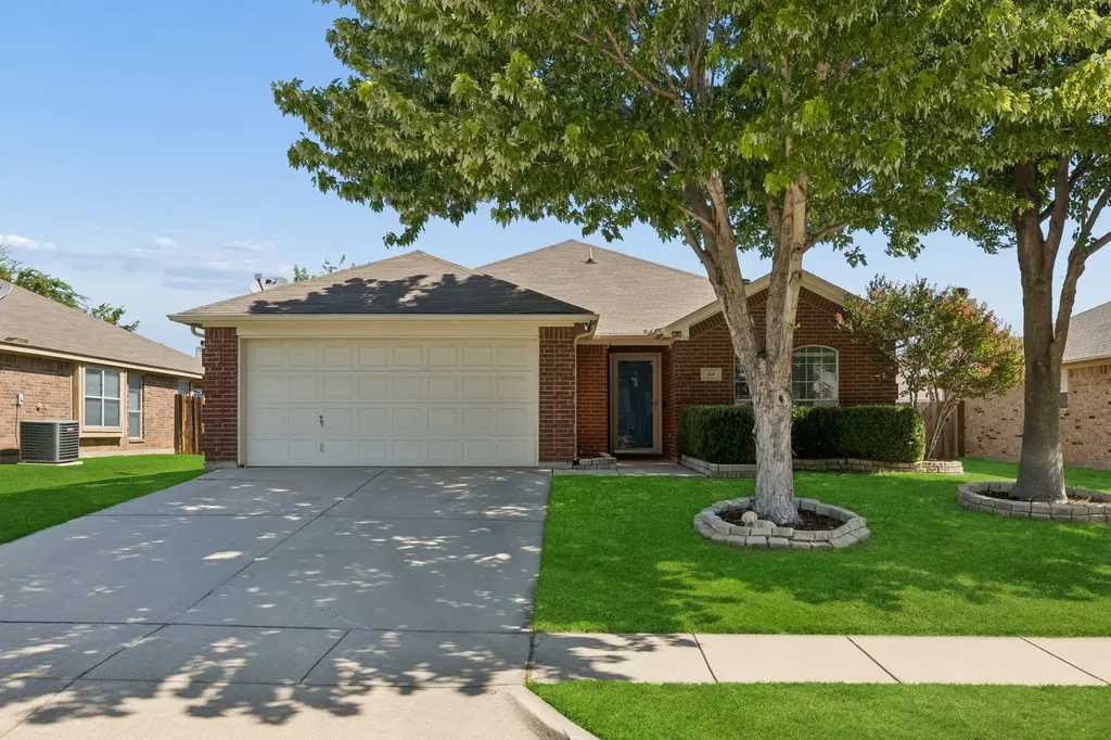 616 Steerman Court Saginaw TX 76179