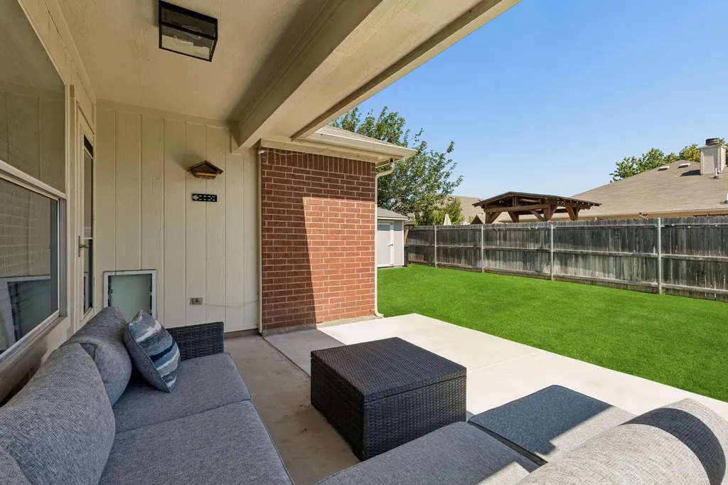 616 Steerman Court Saginaw TX 76179