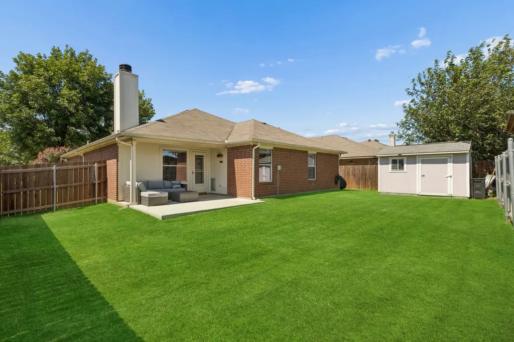 616 Steerman Court Saginaw TX 76179