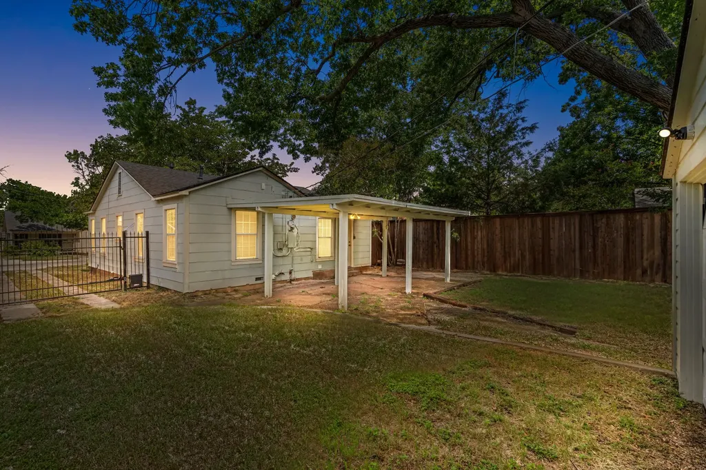 2725 Wayside Avenue Fort Worth TX 76110