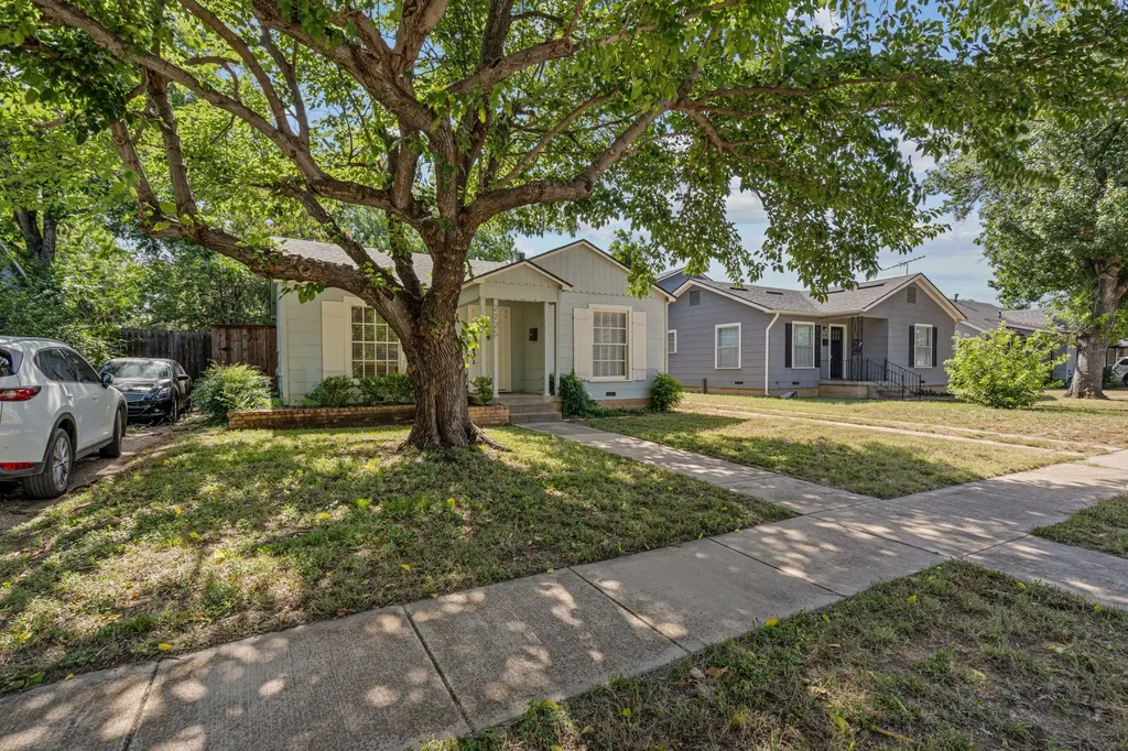 2725 Wayside Avenue Fort Worth TX 76110