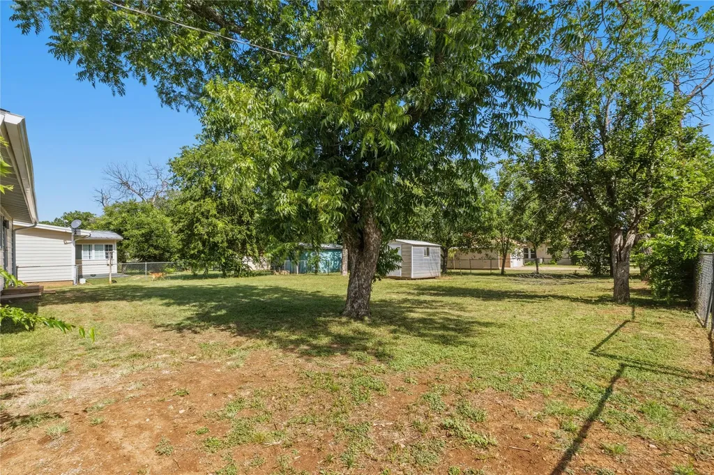615 E 10th Street Coleman TX 76834