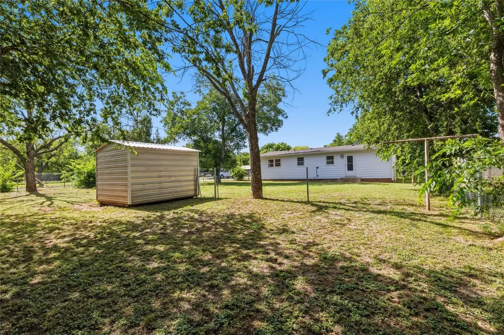 615 E 10th Street Coleman TX 76834