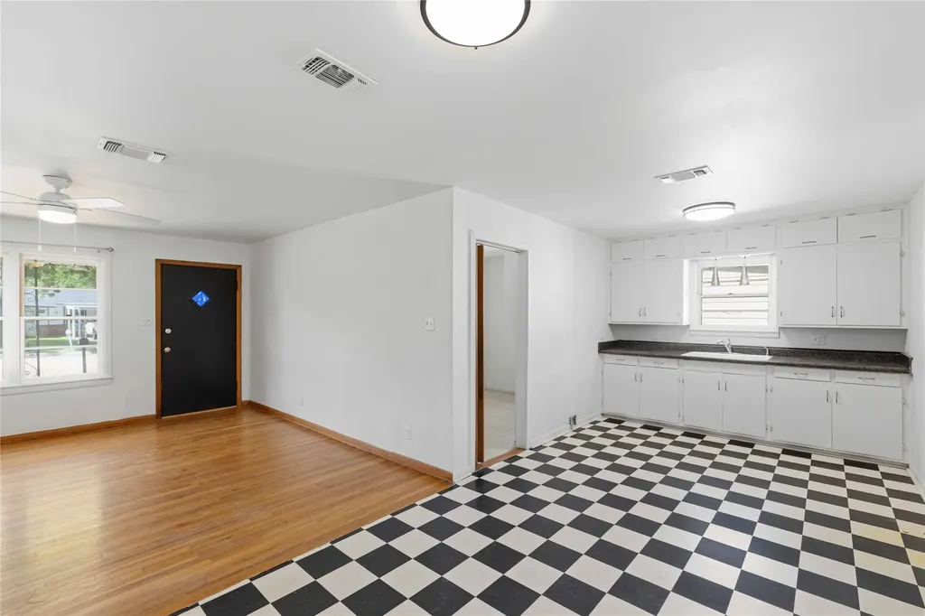615 E 10th Street Coleman TX 76834
