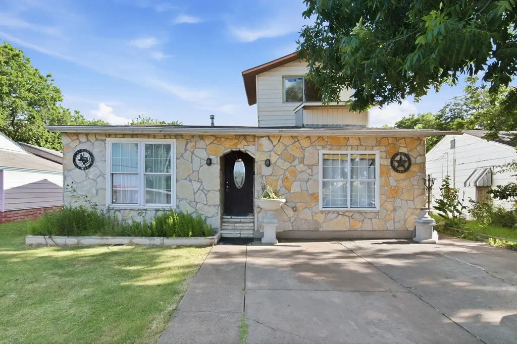 8814 Clifford Street White Settlement TX 76108