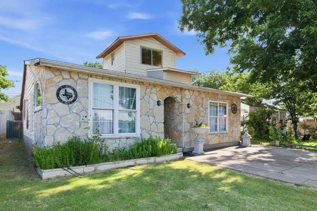 8814 Clifford Street White Settlement TX 76108