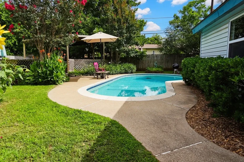 1105 Glenn Drive Euless TX 76039
