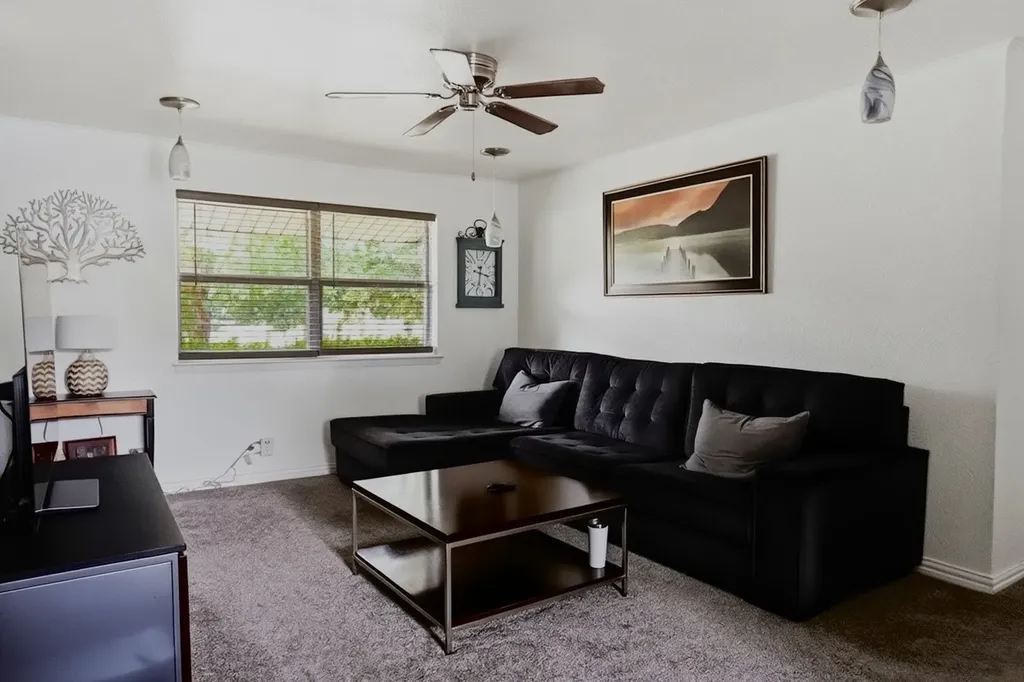 1105 Glenn Drive Euless TX 76039