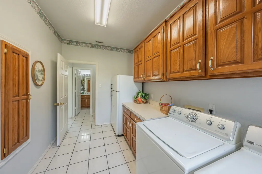 2305 Floyd Hampton Road Crowley TX 76036