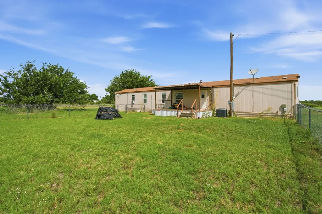 2047 Private Road 379 Hawley TX 79525