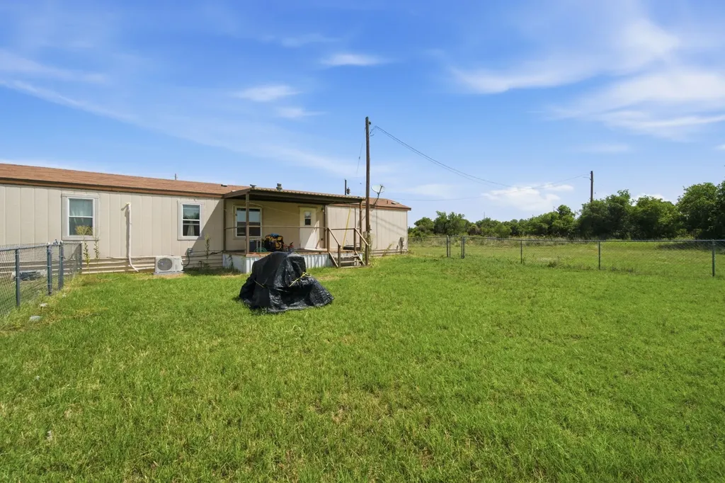 2047 Private Road 379 Hawley TX 79525