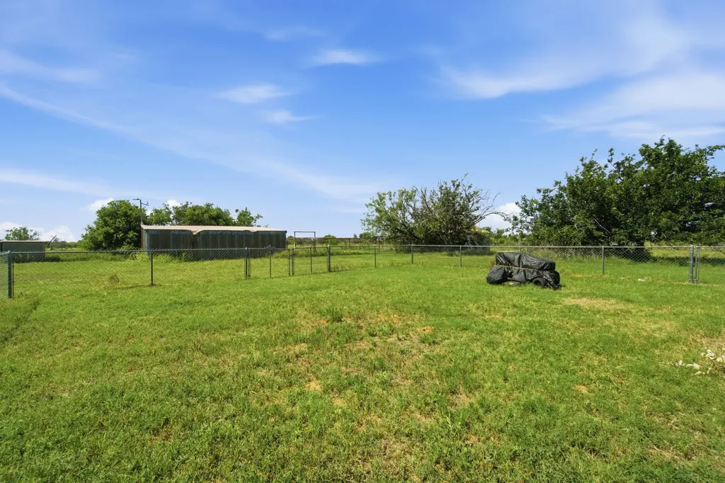 2047 Private Road 379 Hawley TX 79525