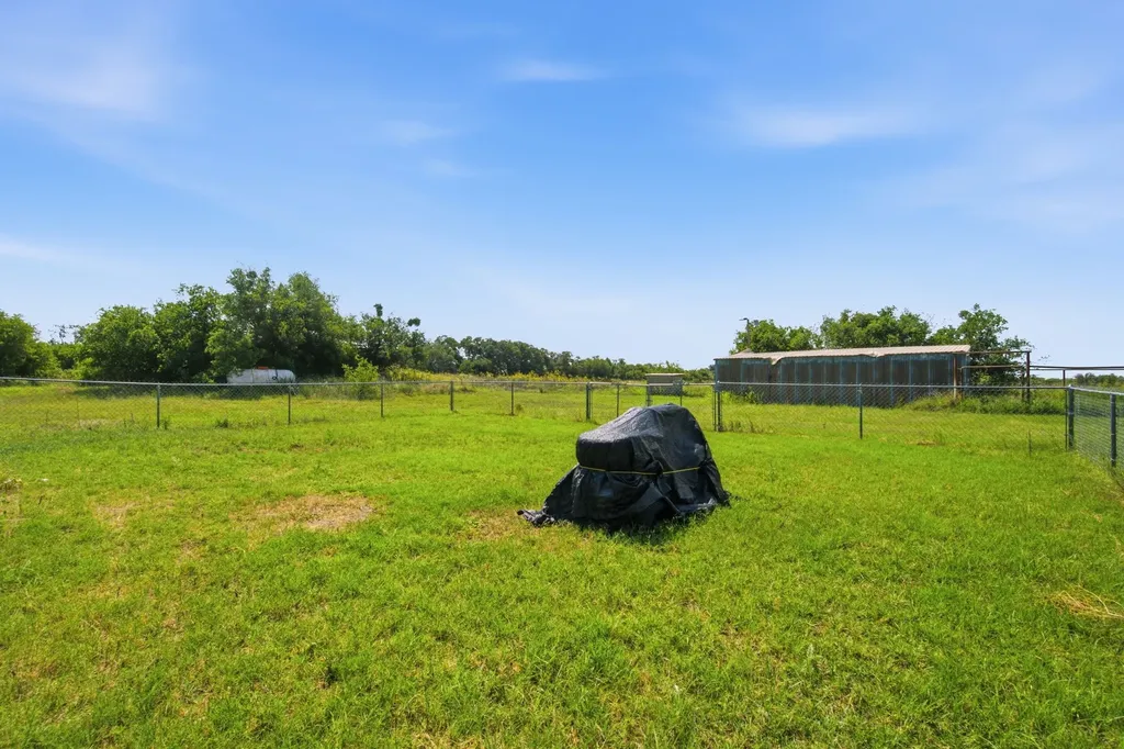 2047 Private Road 379 Hawley TX 79525
