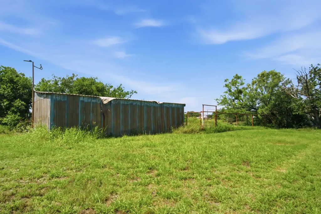 2047 Private Road 379 Hawley TX 79525