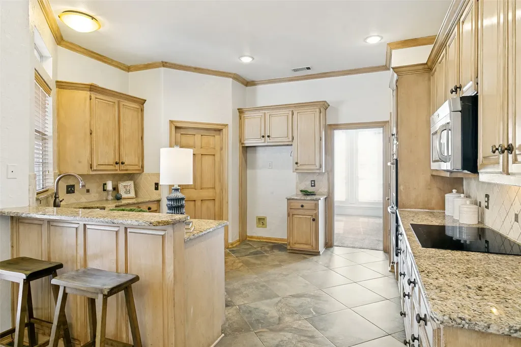 1000 Wiltshire Drive Carrollton TX 75007