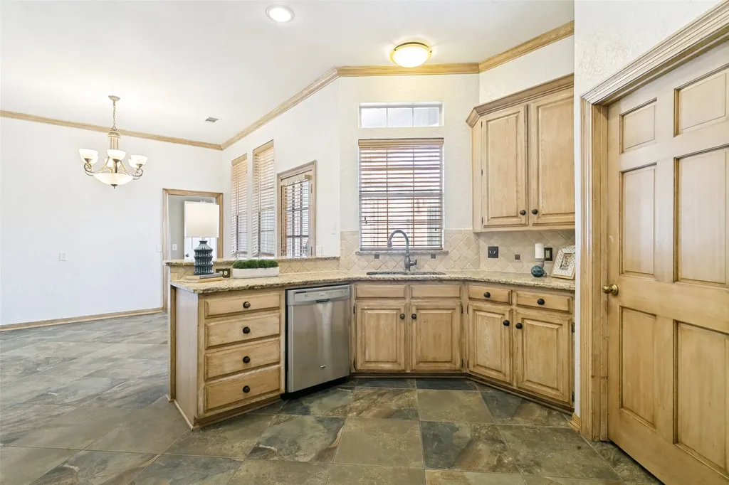 1000 Wiltshire Drive Carrollton TX 75007