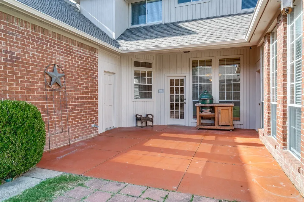 1000 Wiltshire Drive Carrollton TX 75007