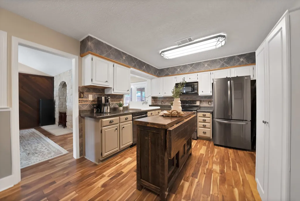 600 Mountain Laurel Lane Bedford TX 76021