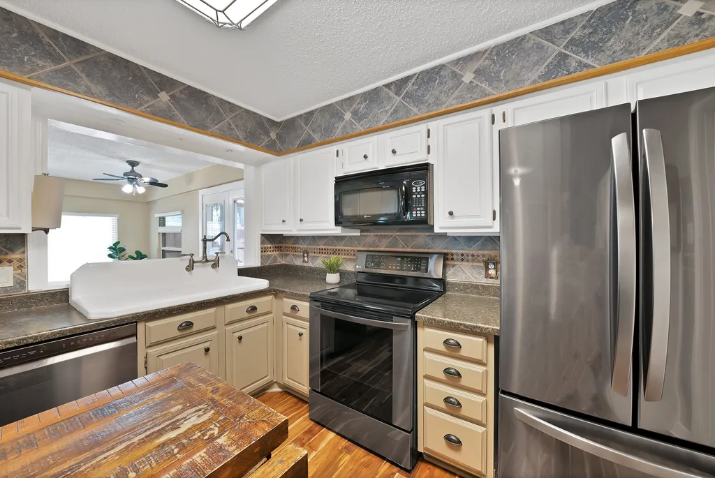 600 Mountain Laurel Lane Bedford TX 76021