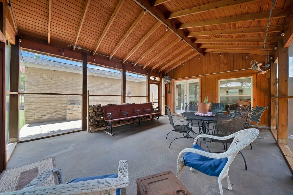 600 Mountain Laurel Lane Bedford TX 76021