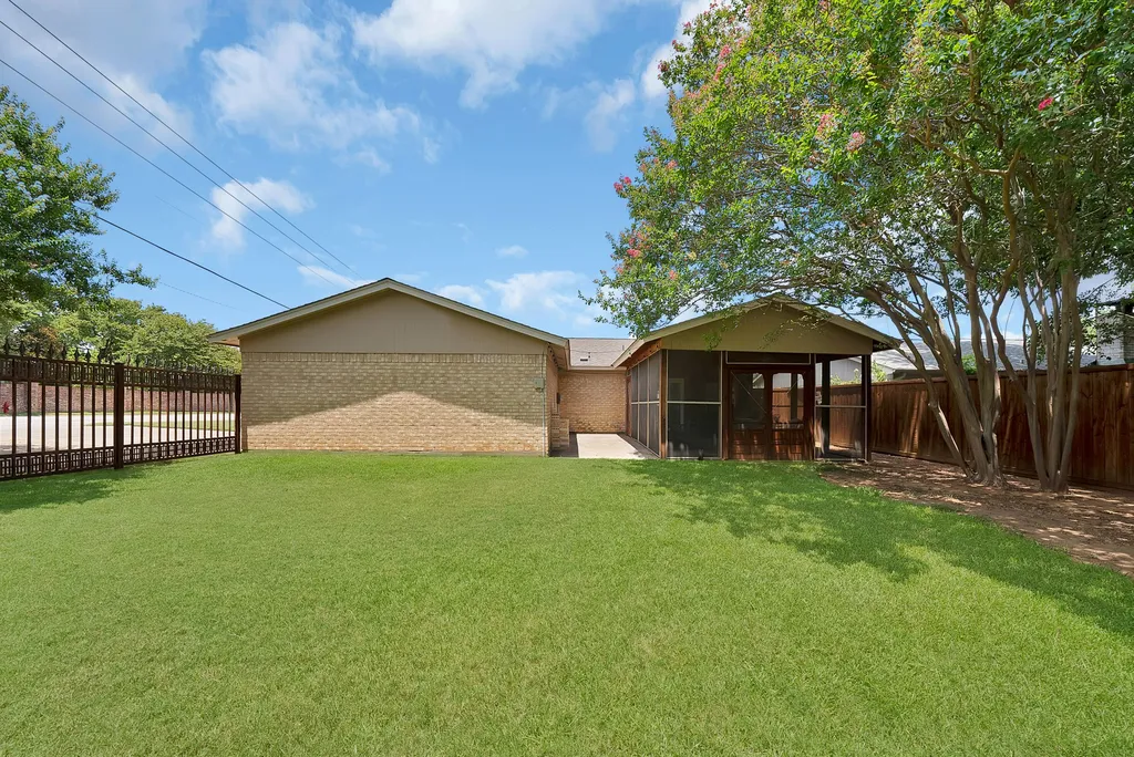 600 Mountain Laurel Lane Bedford TX 76021