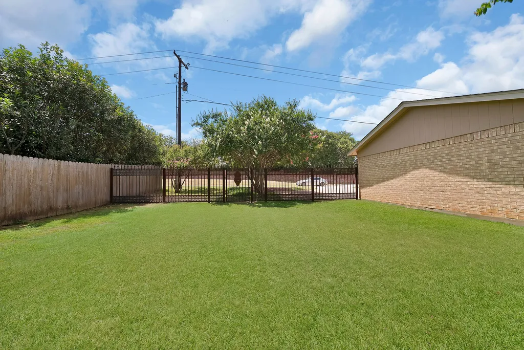600 Mountain Laurel Lane Bedford TX 76021